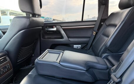 Toyota Land Cruiser 200, 2016 год, 5 990 000 рублей, 20 фотография