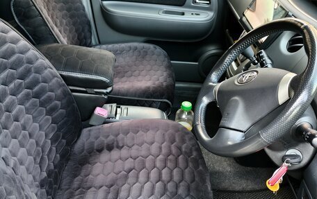 Toyota Sienta I, 2013 год, 970 000 рублей, 26 фотография