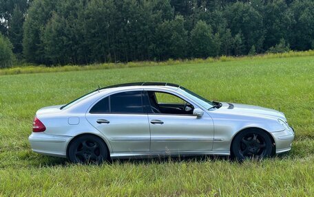 Mercedes-Benz E-Класс, 2003 год, 600 000 рублей, 3 фотография