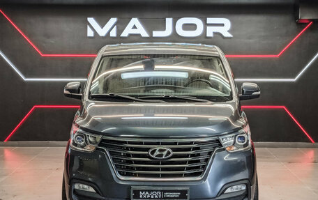Hyundai H-1 II рестайлинг, 2019 год, 2 900 000 рублей, 2 фотография