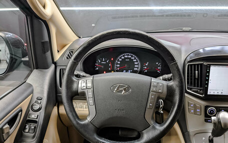 Hyundai H-1 II рестайлинг, 2019 год, 2 900 000 рублей, 21 фотография