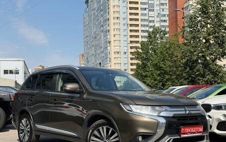 Mitsubishi Outlander III рестайлинг 3, 2019 год, 1 649 000 рублей, 1 фотография