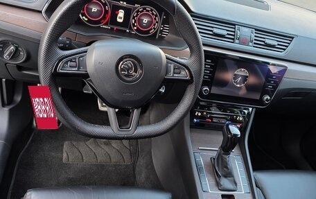 Skoda Superb III рестайлинг, 2018 год, 1 950 000 рублей, 10 фотография