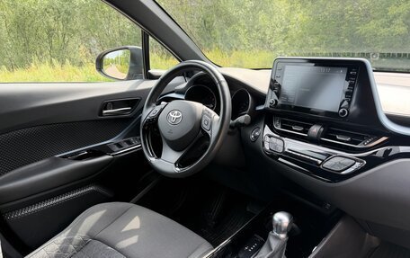 Toyota C-HR I рестайлинг, 2020 год, 2 492 000 рублей, 31 фотография