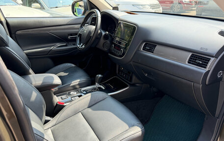 Mitsubishi Outlander III рестайлинг 3, 2019 год, 1 649 000 рублей, 10 фотография