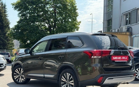 Mitsubishi Outlander III рестайлинг 3, 2019 год, 1 649 000 рублей, 6 фотография