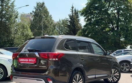 Mitsubishi Outlander III рестайлинг 3, 2019 год, 1 649 000 рублей, 4 фотография