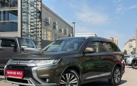 Mitsubishi Outlander III рестайлинг 3, 2019 год, 1 649 000 рублей, 3 фотография