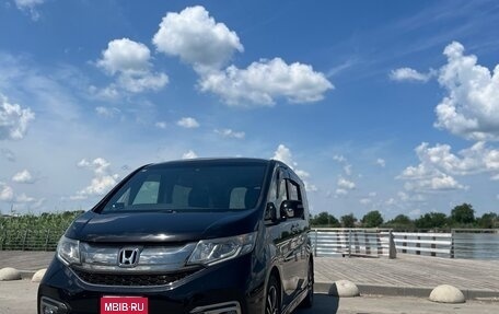 Honda Stepwgn IV, 2015 год, 1 800 000 рублей, 3 фотография