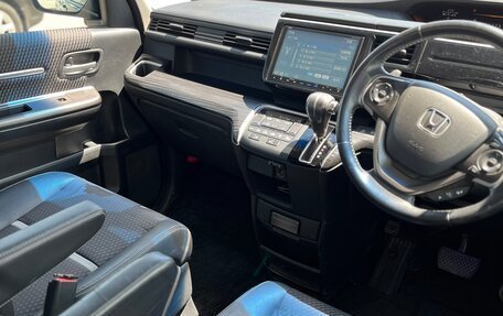 Honda Stepwgn IV, 2015 год, 1 800 000 рублей, 16 фотография