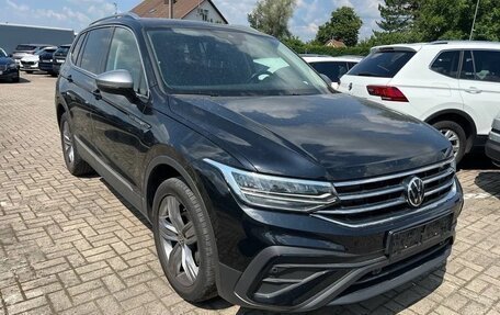 Volkswagen Tiguan II, 2022 год, 2 642 000 рублей, 3 фотография
