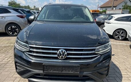 Volkswagen Tiguan II, 2022 год, 2 642 000 рублей, 5 фотография