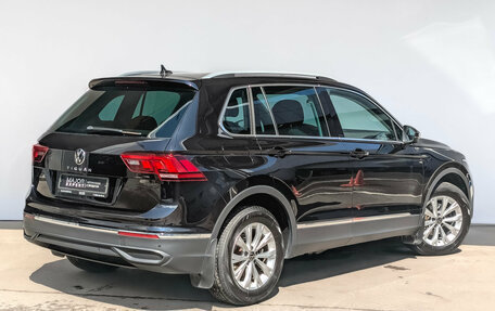 Volkswagen Tiguan II, 2021 год, 2 645 000 рублей, 5 фотография
