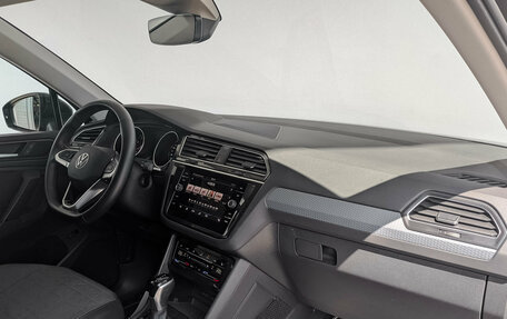 Volkswagen Tiguan II, 2021 год, 2 645 000 рублей, 13 фотография