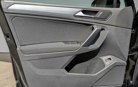 Volkswagen Tiguan II, 2021 год, 2 645 000 рублей, 19 фотография