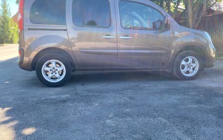 Renault Kangoo II рестайлинг, 2012 год, 950 000 рублей, 2 фотография