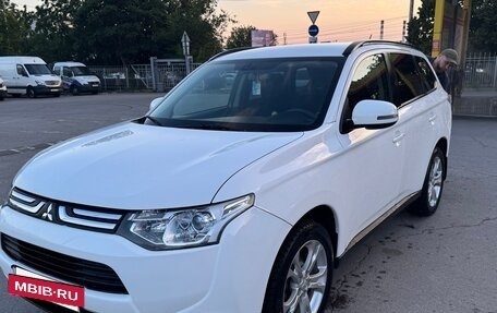 Mitsubishi Outlander III рестайлинг 3, 2012 год, 1 200 000 рублей, 3 фотография