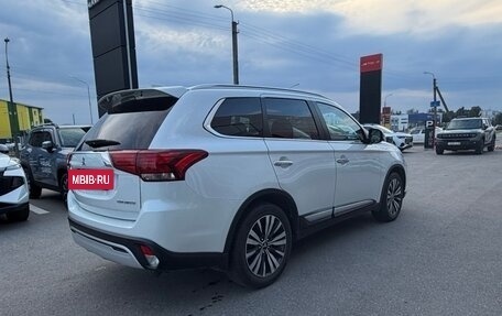 Mitsubishi Outlander III рестайлинг 3, 2019 год, 1 999 000 рублей, 6 фотография