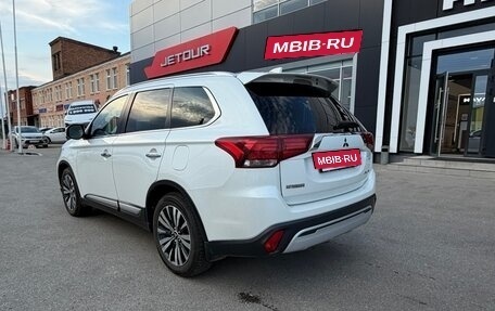 Mitsubishi Outlander III рестайлинг 3, 2019 год, 1 999 000 рублей, 5 фотография