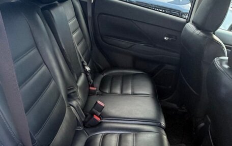 Mitsubishi Outlander III рестайлинг 3, 2019 год, 1 999 000 рублей, 14 фотография