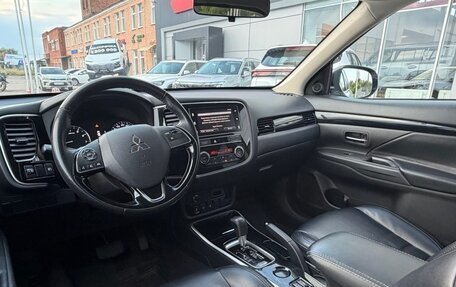 Mitsubishi Outlander III рестайлинг 3, 2019 год, 1 999 000 рублей, 11 фотография
