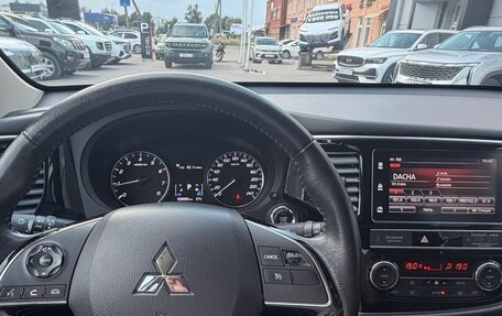 Mitsubishi Outlander III рестайлинг 3, 2019 год, 1 999 000 рублей, 16 фотография