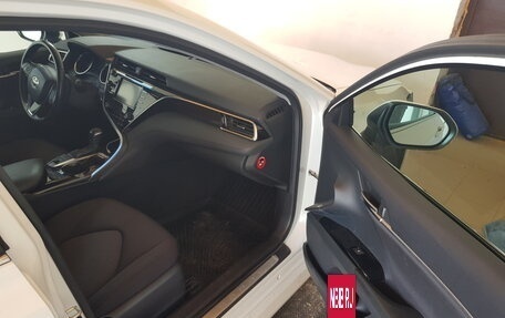 Toyota Camry, 2019 год, 3 230 000 рублей, 2 фотография