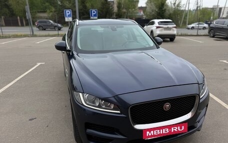 Jaguar F-Pace, 2017 год, 2 140 000 рублей, 3 фотография