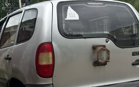 Chevrolet Niva I рестайлинг, 2003 год, 139 999 рублей, 3 фотография