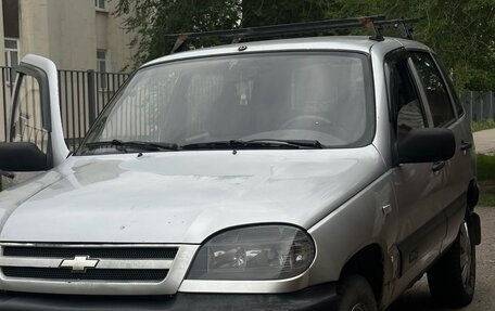 Chevrolet Niva I рестайлинг, 2003 год, 139 999 рублей, 2 фотография