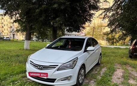 Hyundai Solaris II рестайлинг, 2016 год, 900 000 рублей, 3 фотография
