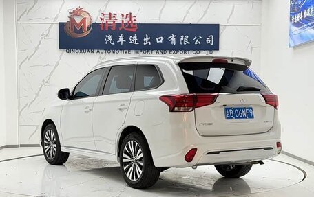 Mitsubishi Outlander III рестайлинг 3, 2021 год, 1 868 999 рублей, 4 фотография