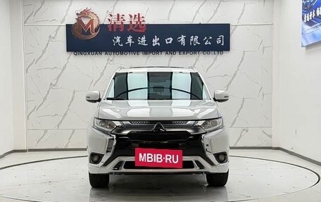 Mitsubishi Outlander III рестайлинг 3, 2021 год, 1 868 999 рублей, 2 фотография