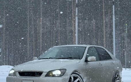 Toyota Altezza, 2001 год, 900 000 рублей, 1 фотография