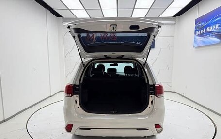 Mitsubishi Outlander III рестайлинг 3, 2021 год, 1 868 999 рублей, 16 фотография