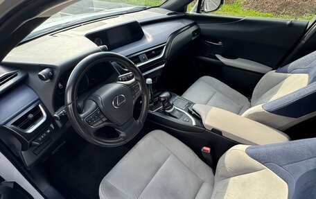 Lexus UX I, 2019 год, 3 050 000 рублей, 17 фотография