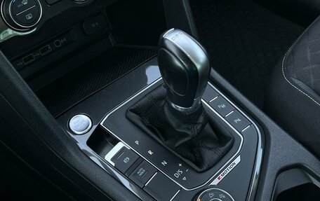 Volkswagen Tiguan II, 2018 год, 2 698 000 рублей, 15 фотография