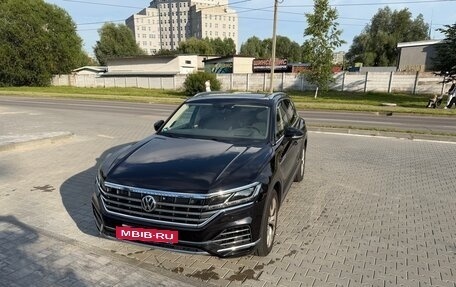 Volkswagen Touareg III, 2018 год, 4 900 000 рублей, 3 фотография