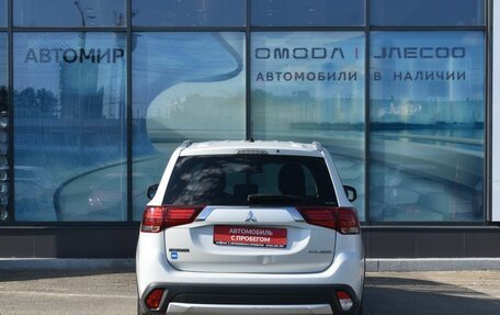 Mitsubishi Outlander III рестайлинг 3, 2015 год, 1 630 000 рублей, 6 фотография