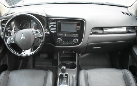 Mitsubishi Outlander III рестайлинг 3, 2015 год, 1 630 000 рублей, 12 фотография