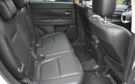 Mitsubishi Outlander III рестайлинг 3, 2015 год, 1 630 000 рублей, 11 фотография