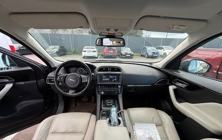 Jaguar F-Pace, 2016 год, 2 200 000 рублей, 14 фотография