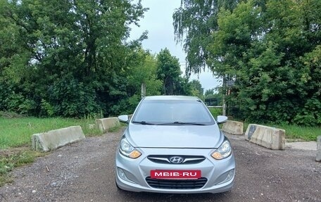 Hyundai Solaris II рестайлинг, 2011 год, 600 000 рублей, 2 фотография