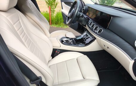 Mercedes-Benz E-Класс, 2018 год, 4 200 000 рублей, 10 фотография