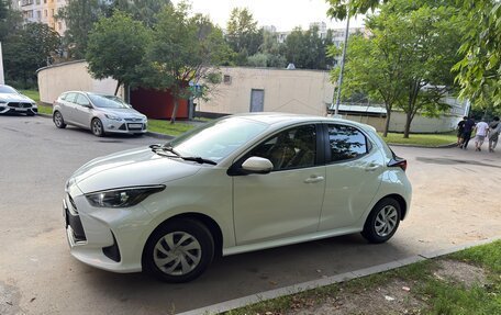 Toyota Yaris, 2021 год, 1 250 000 рублей, 3 фотография