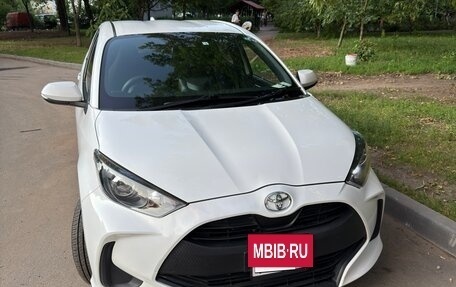 Toyota Yaris, 2021 год, 1 250 000 рублей, 2 фотография