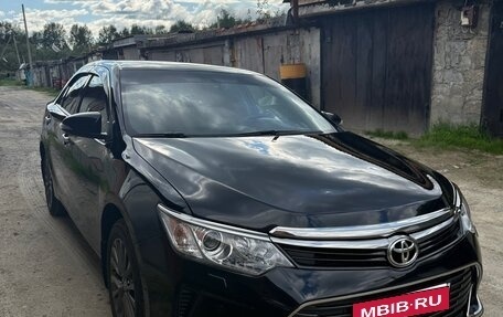 Toyota Camry, 2017 год, 2 300 000 рублей, 2 фотография