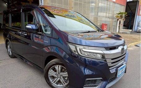 Honda Stepwgn IV, 2018 год, 1 385 000 рублей, 2 фотография