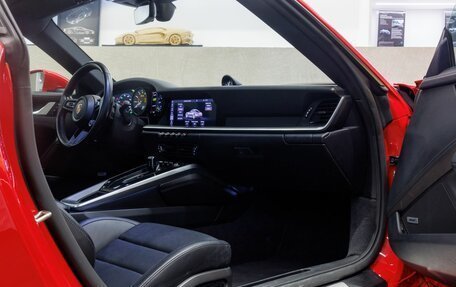 Porsche 911, 2019 год, 12 997 000 рублей, 37 фотография