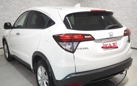Honda Vezel, 2015 год, 890 000 рублей, 10 фотография